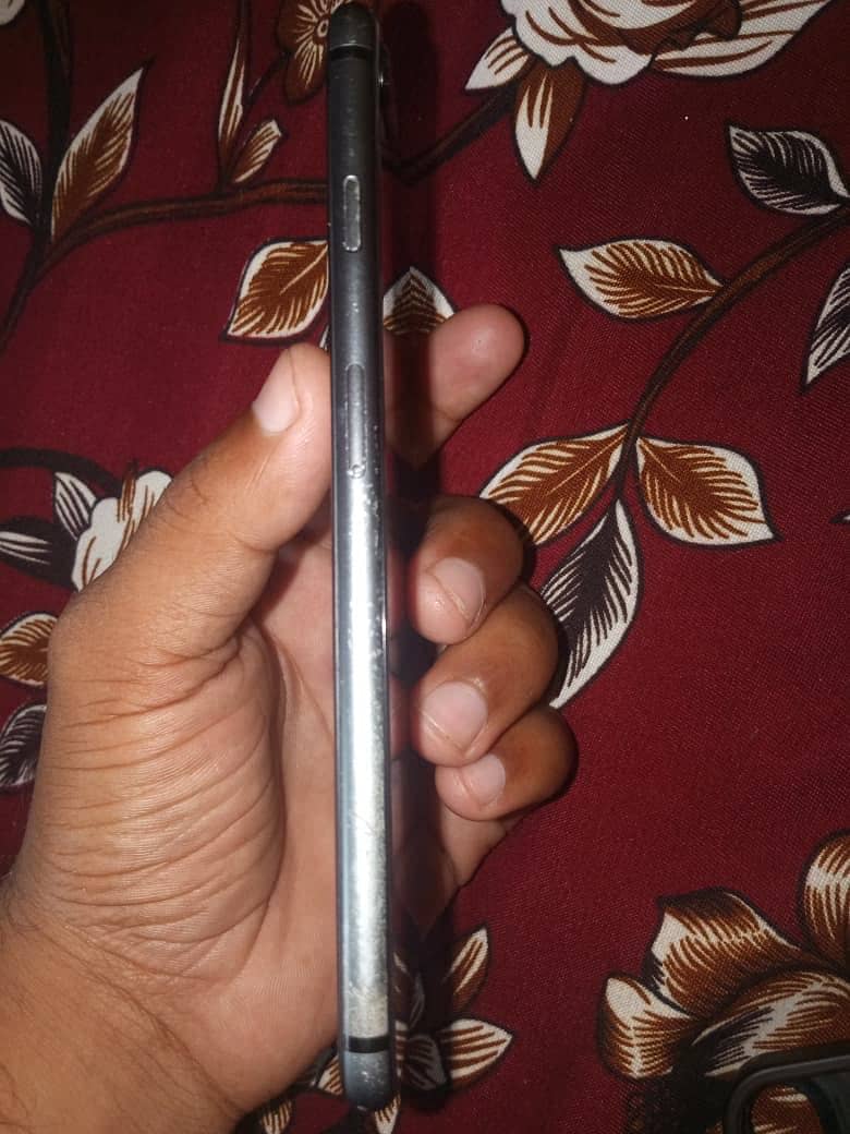 Apple iPhone 8 Plus 4