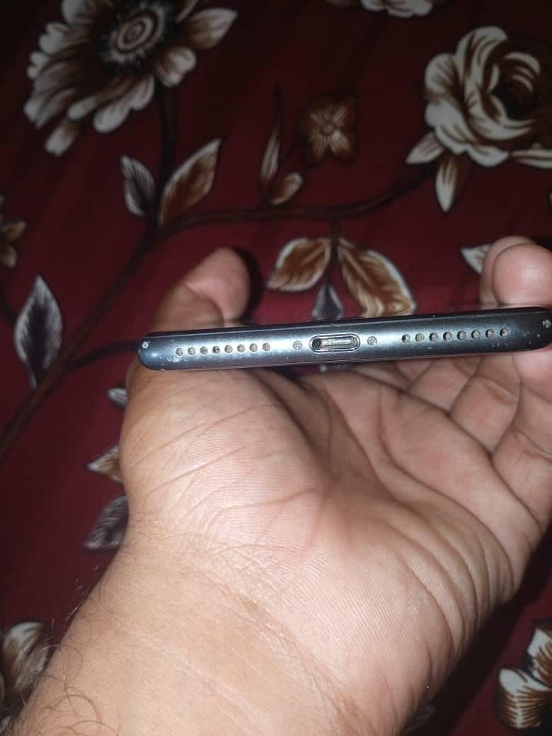 Apple iPhone 8 Plus 11