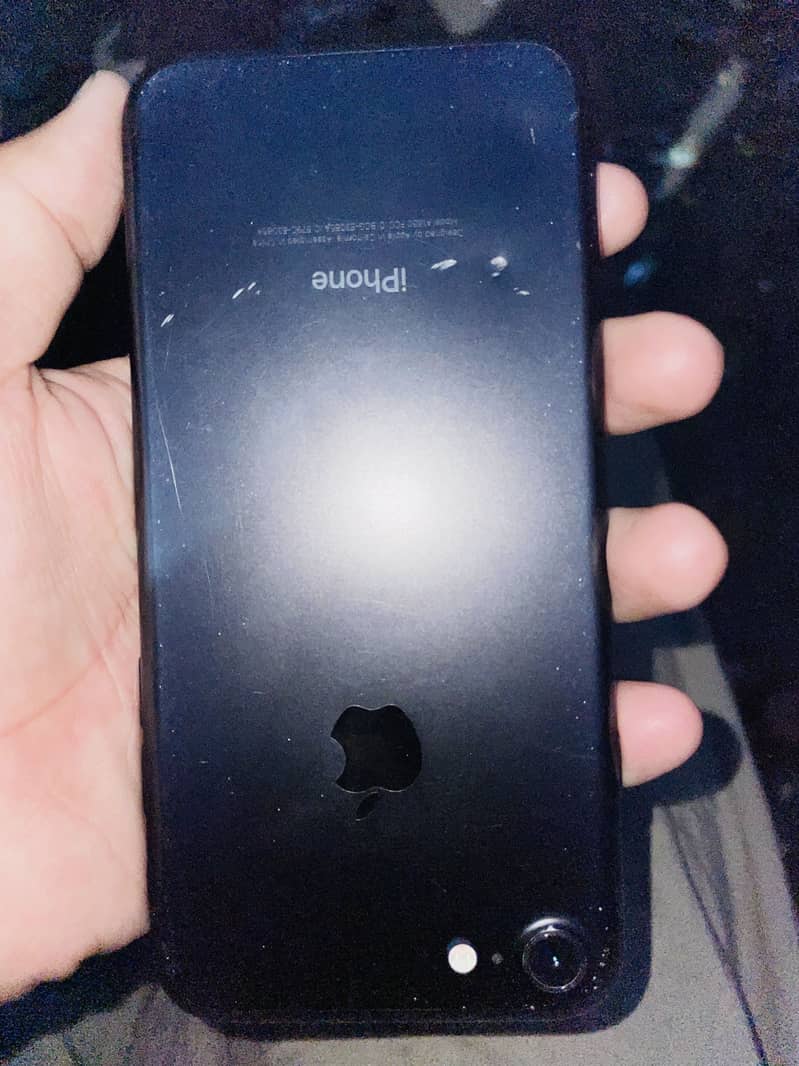 Apple iPhone 7 3