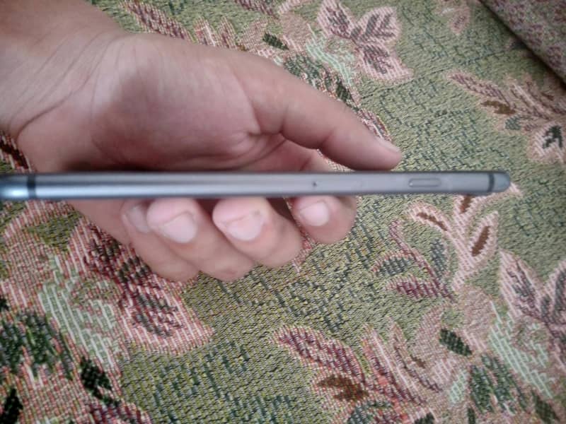 Apple iPhone 8 Plus 3