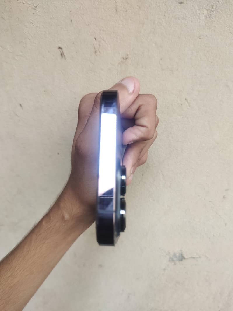 Apple iPhone 14 Pro Max 3