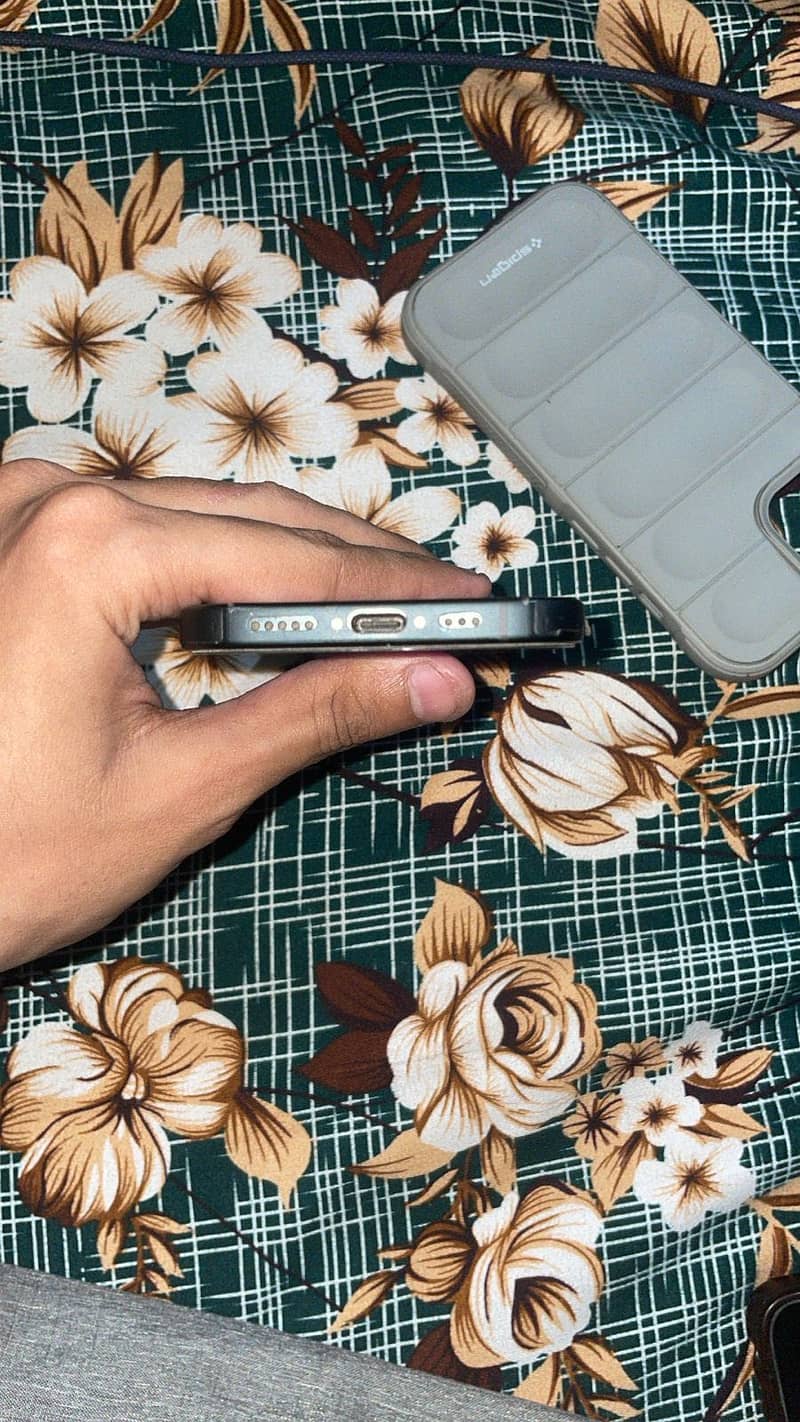 Apple iPhone 15 0