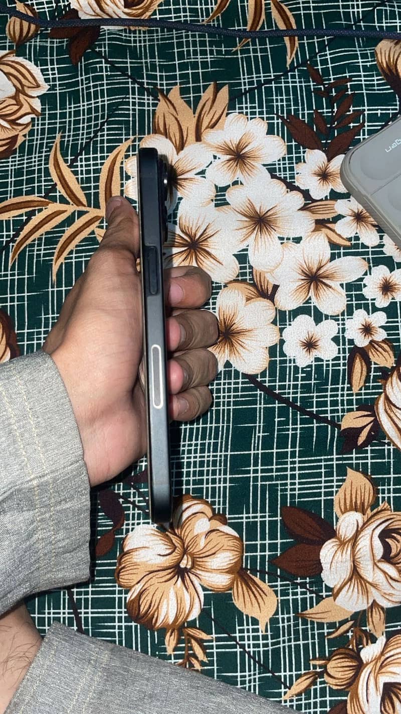 Apple iPhone 15 6