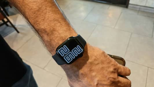 Apple Watch Series 11 – 42mm GPS | Jet Black Titanium