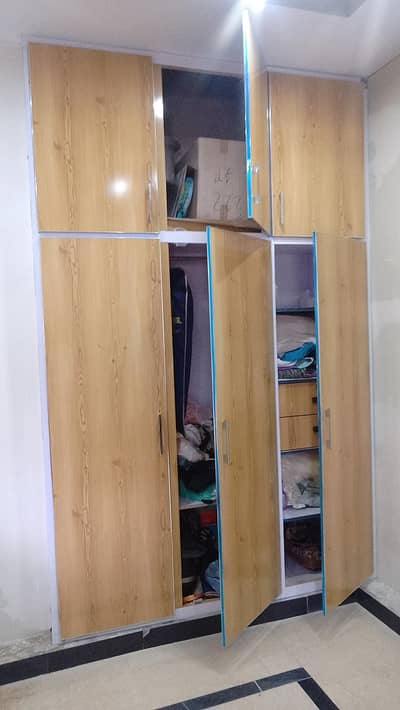 bedroom Cupboard in UV sheet condition 10/10