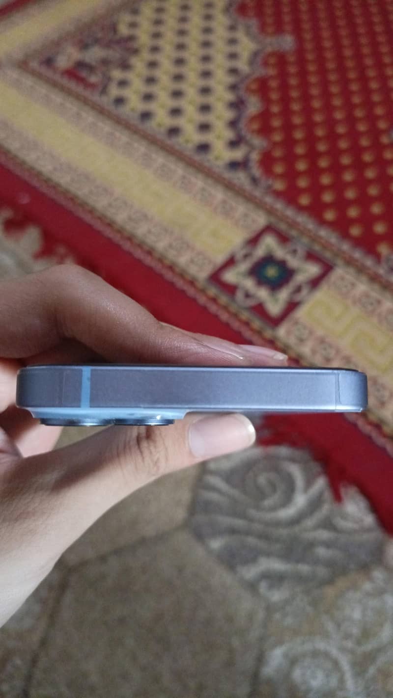 Apple iPhone 14 3