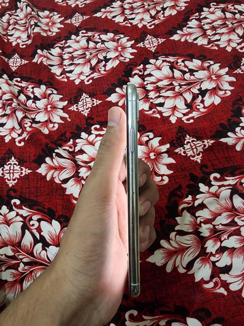 Apple iPhone XS Max 6