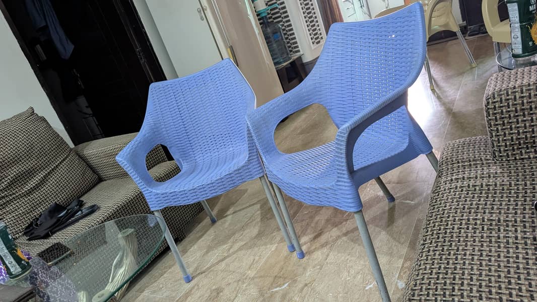 plastic chairs 0