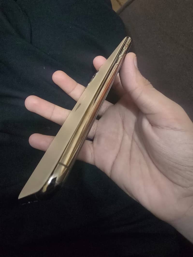 Apple iPhone 11 Pro Max 6