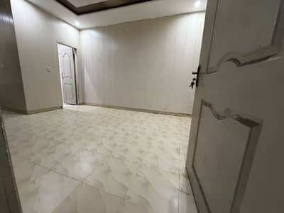 Flats available for rent family and bachelors