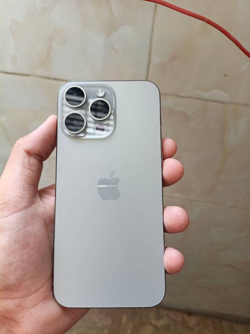 Apple iPhone 15 Pro Max 0