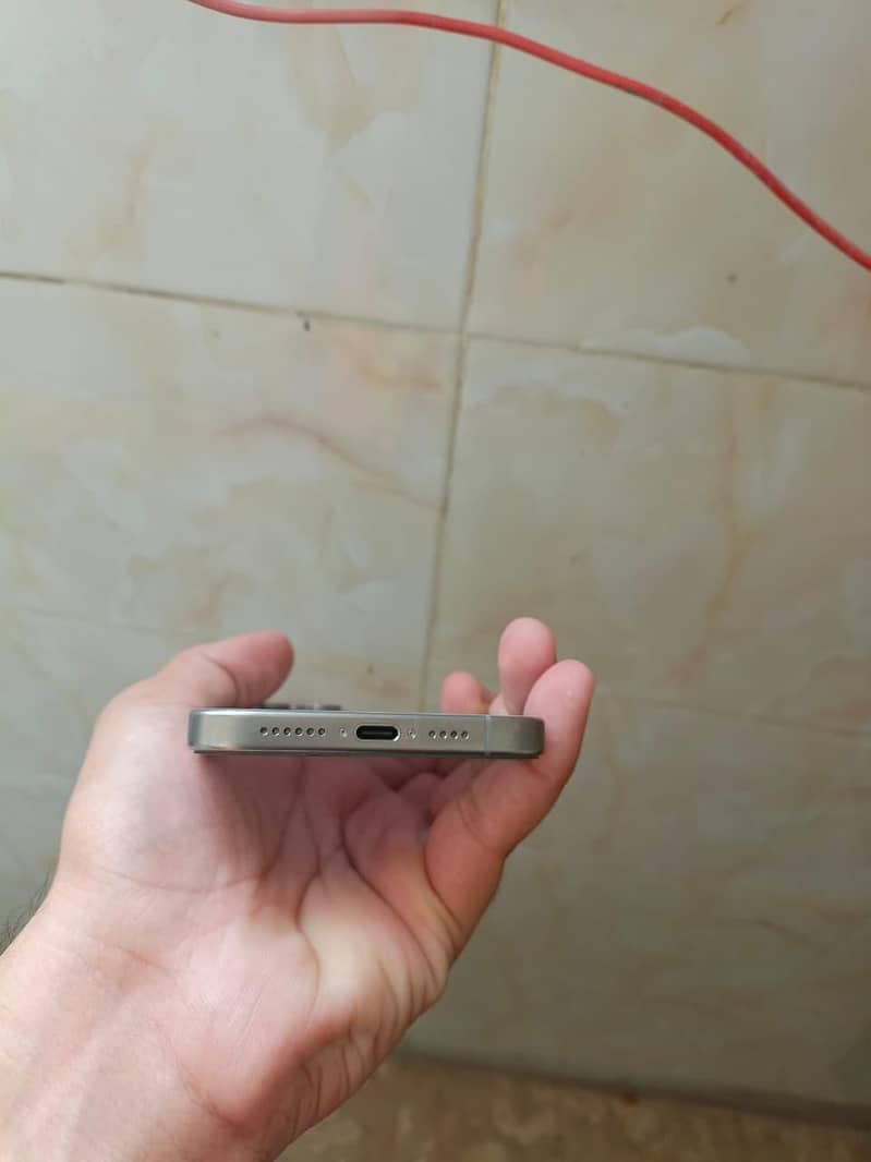 Apple iPhone 15 Pro Max 2