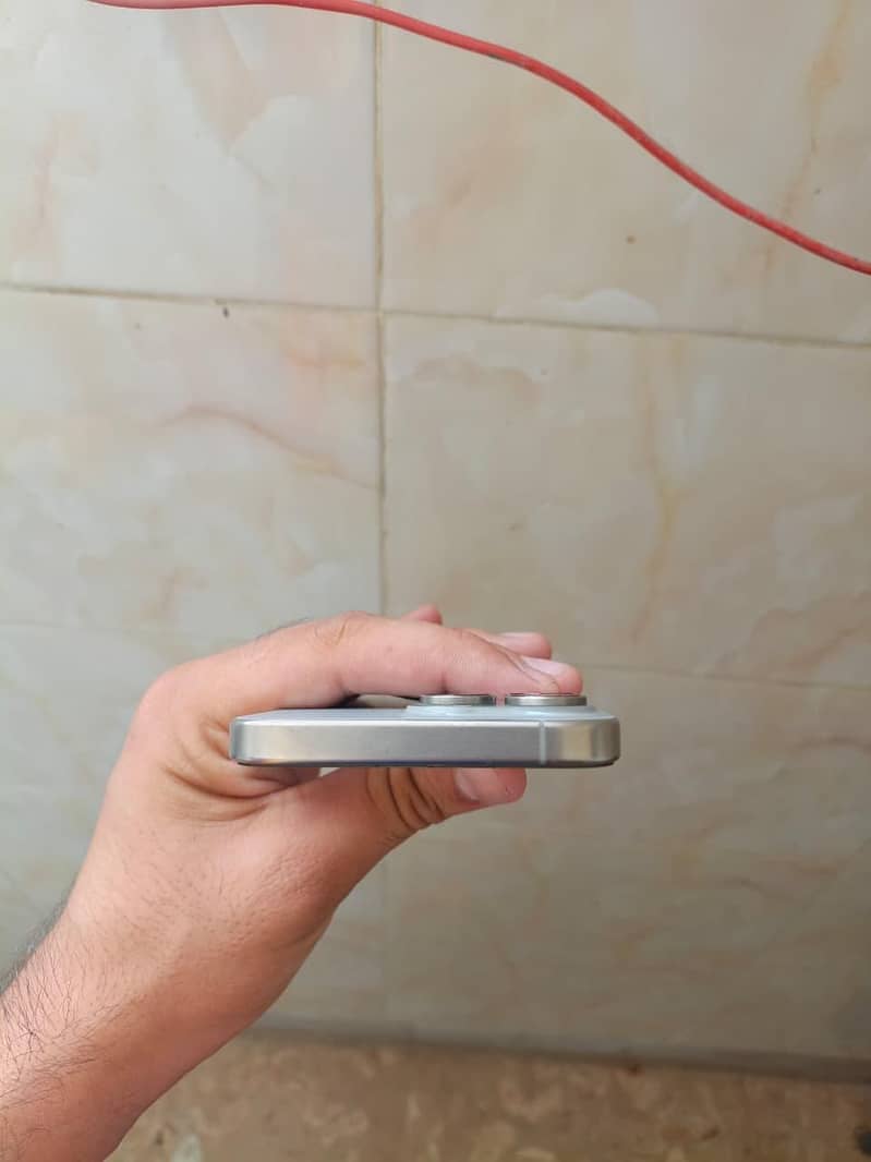 Apple iPhone 15 Pro Max 3
