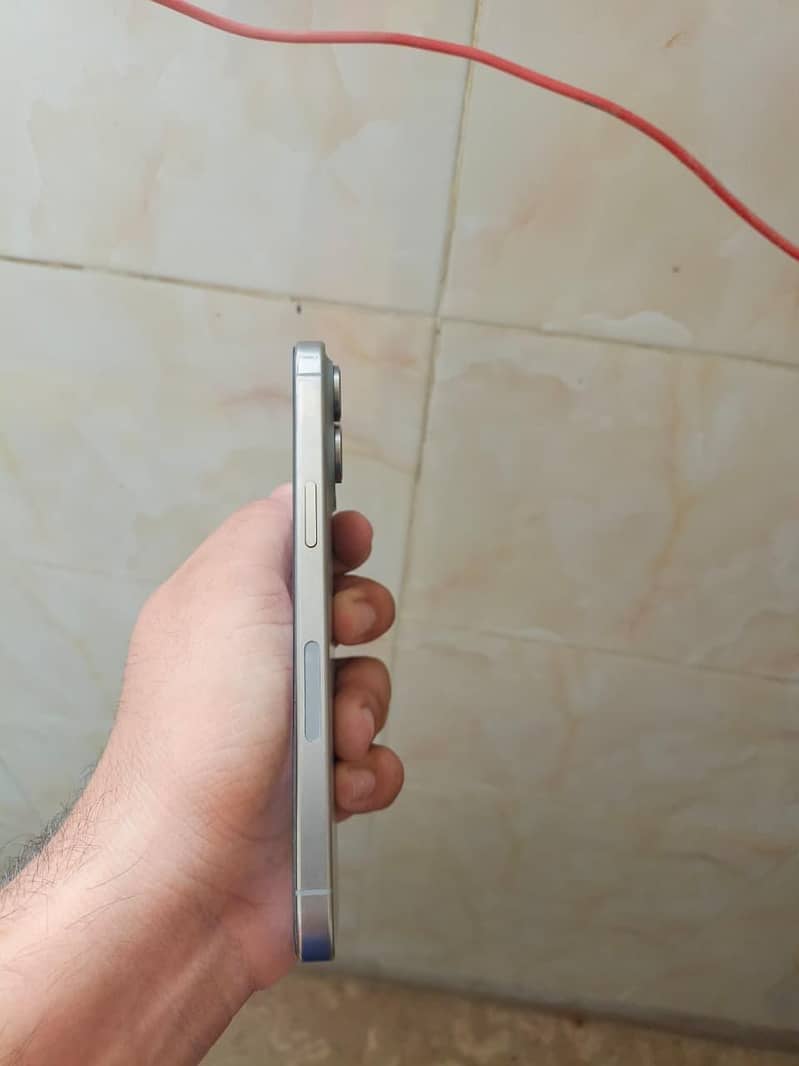 Apple iPhone 15 Pro Max 6
