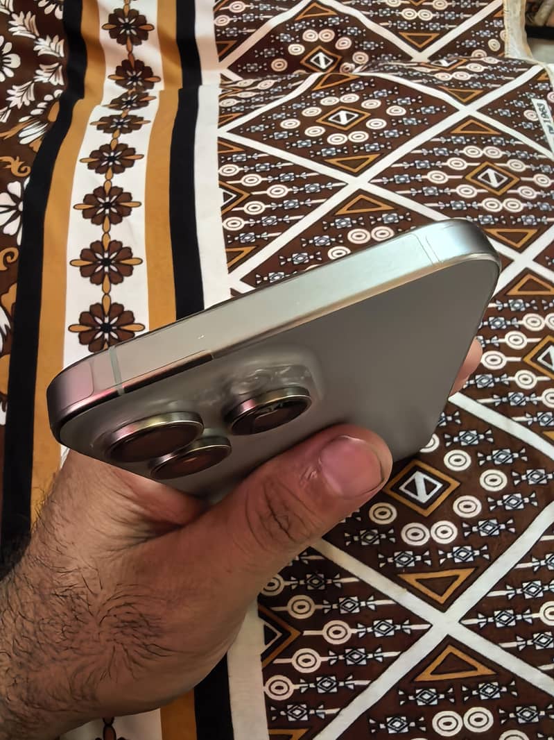 Apple iPhone 15 Pro Max 1