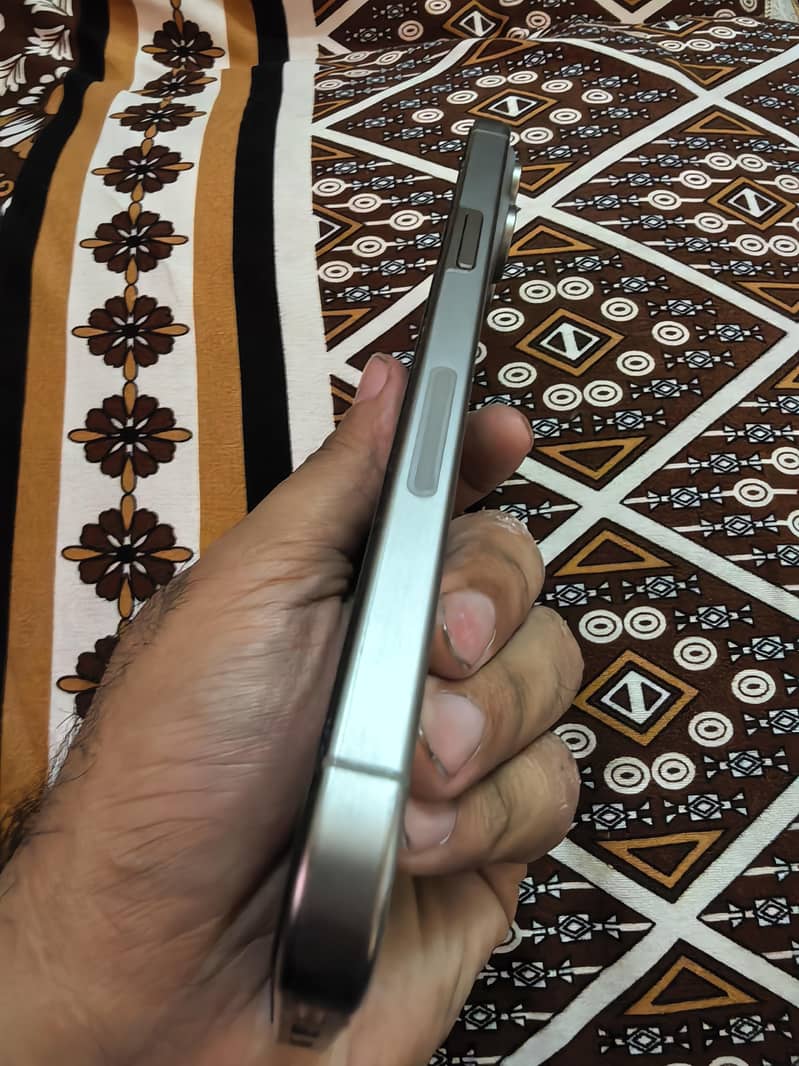 Apple iPhone 15 Pro Max 3
