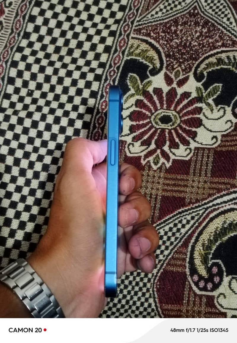 Apple iPhone 13 5