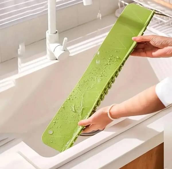 Premium Silicone Sink Splash Guard | Waterproof Kitchen Sink Water Splash Stopper | Flexible Faucet Splash Guard | Countertop Water Blocker | Heat Resistant Sink Protector with Strong Suction