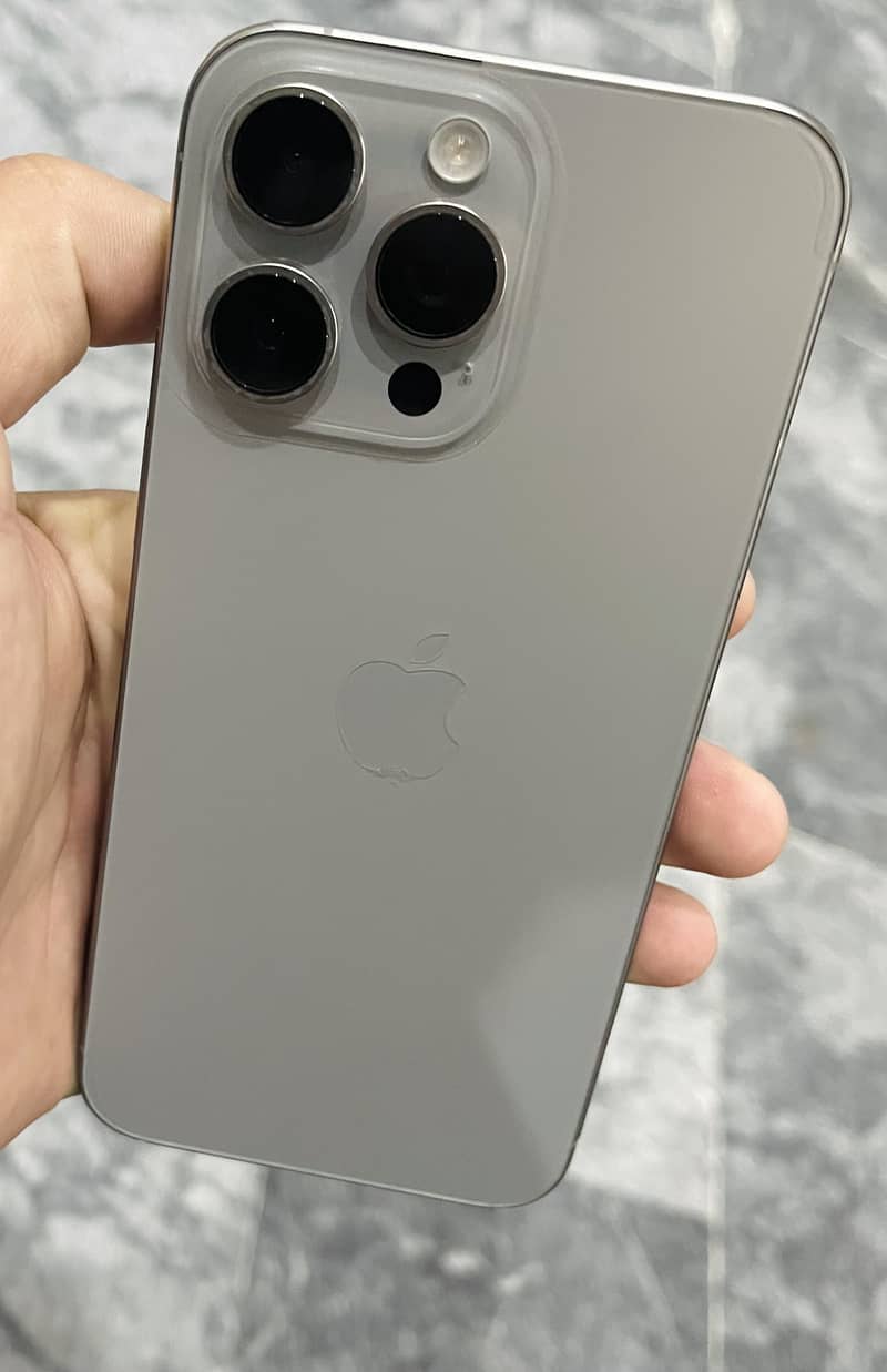 Apple iPhone 15 Pro Max 1