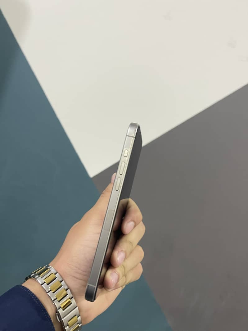 Apple iPhone 15 Pro Max 2