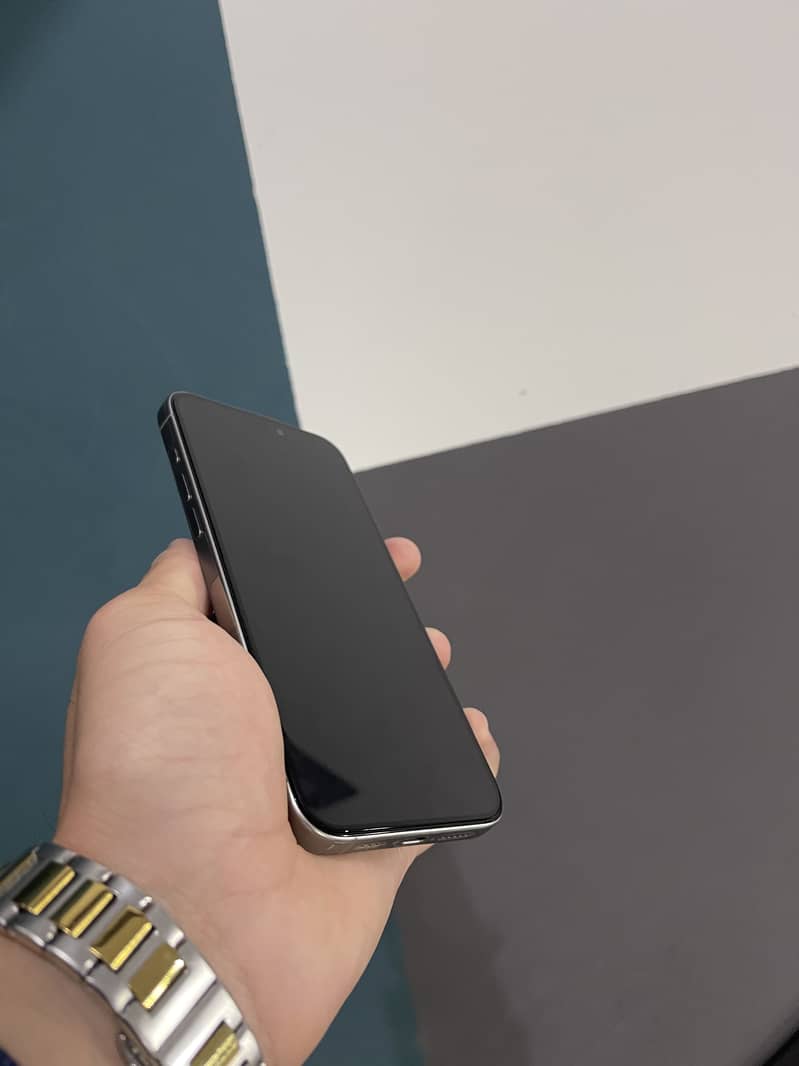 Apple iPhone 15 Pro Max 3
