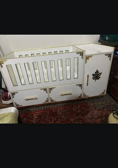 Baby cot . bed