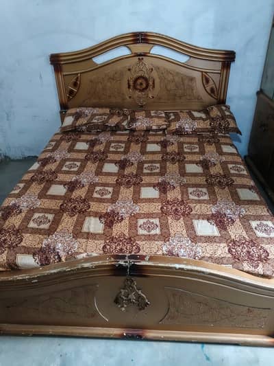 Double Bed + گدے اور بیڈنگ مکمل سیٹ برائے فروخت | Clifton Karachi
