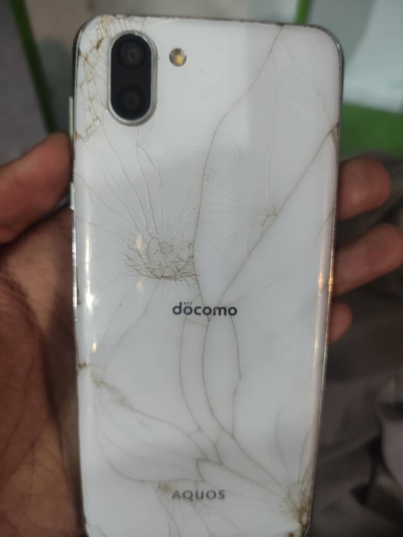 Sharp Aquos R2 0