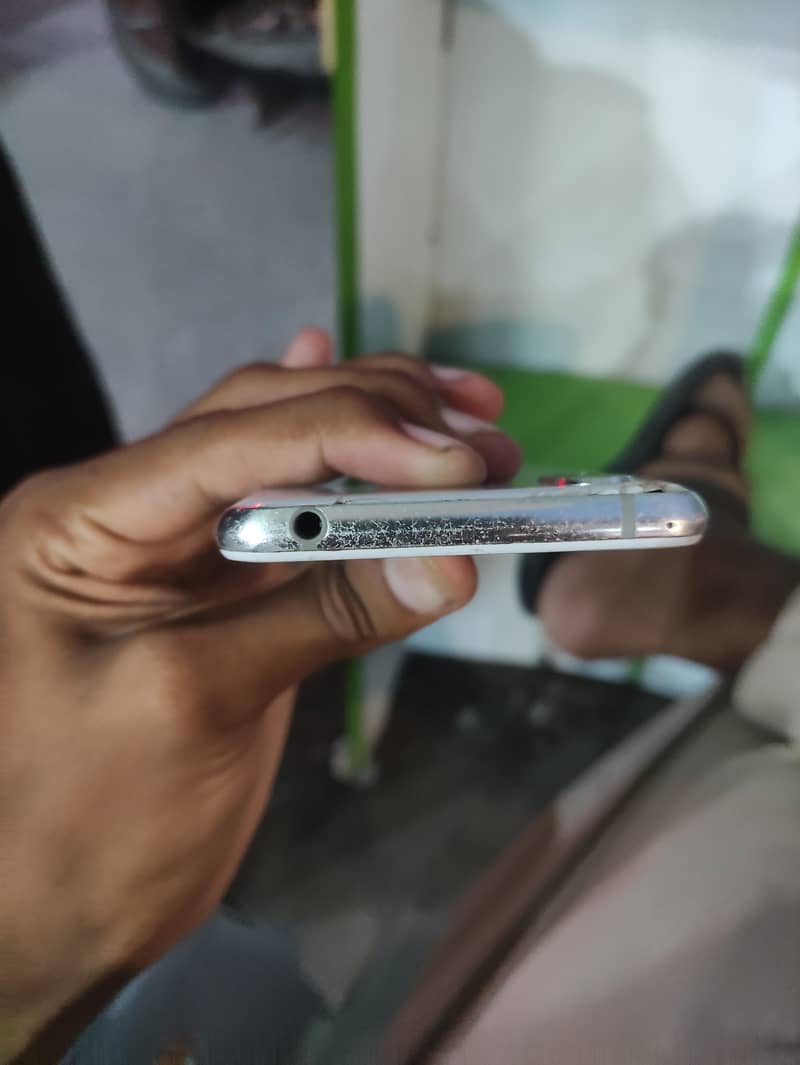 Sharp Aquos R2 2