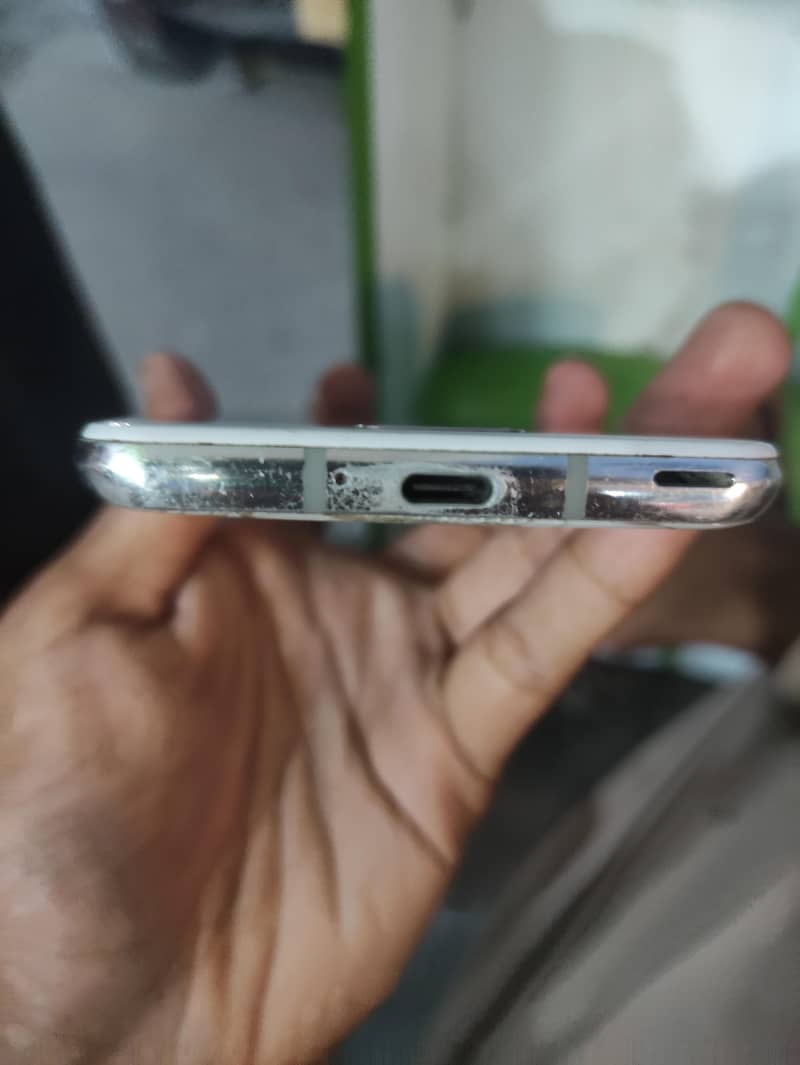 Sharp Aquos R2 3