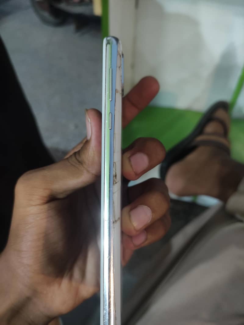 Sharp Aquos R2 5