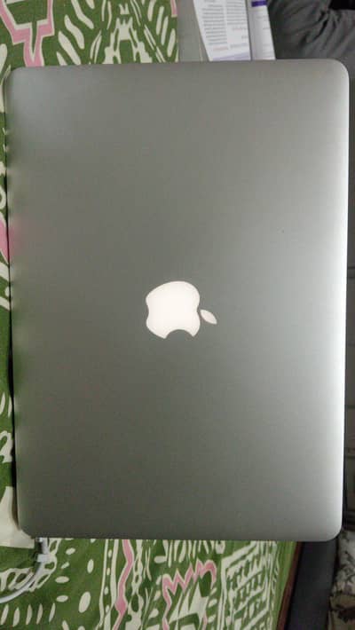MacBook pro 2015 / 16gb 512ssd/ running macos sequoia