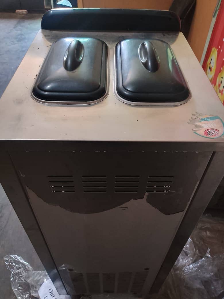 Ice Cream Machine 1