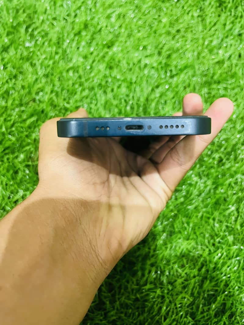 Apple iPhone 13 2