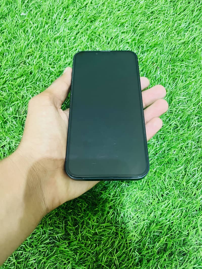 Apple iPhone 13 4