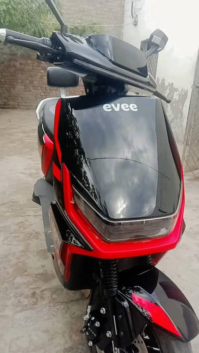 Evee Gen-Z Electric Scooty - 6 Months Used (Just 4200 KM Driven)