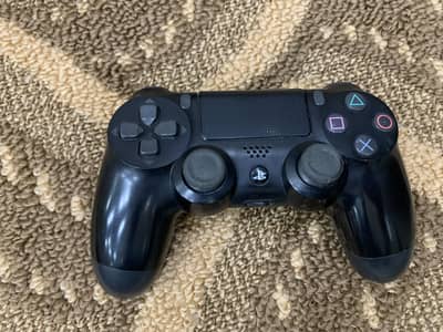 Ps4 with 2 controllers and 6 CDs