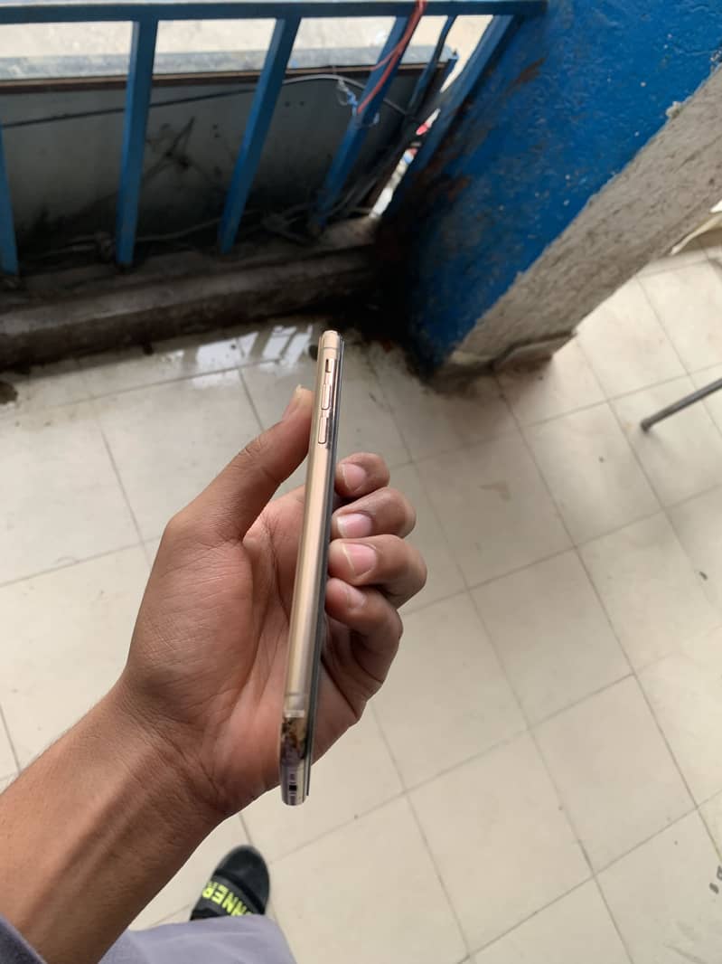Apple iPhone X 6