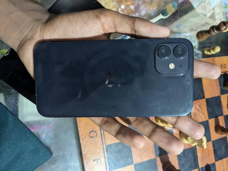 Apple iPhone 12 4