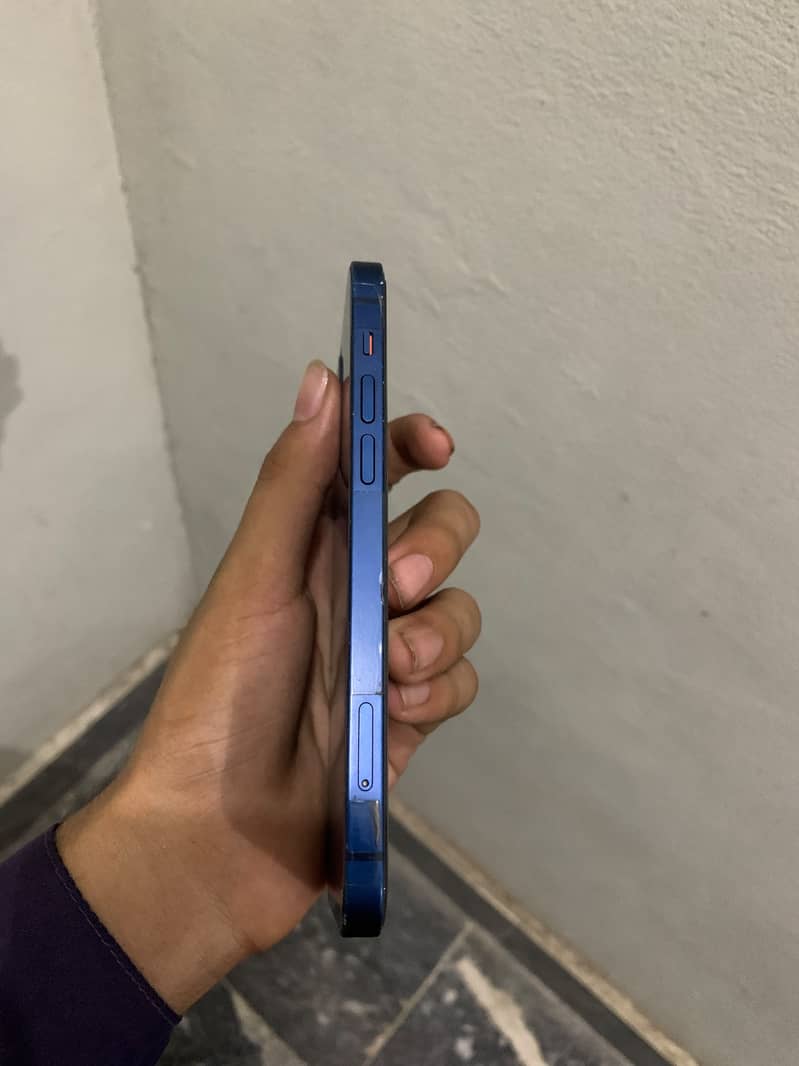 Apple iPhone 12 3
