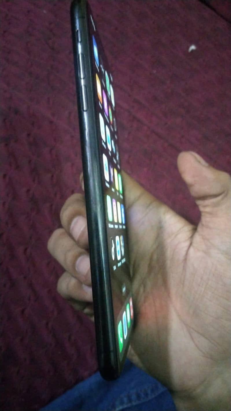iphone xs 3