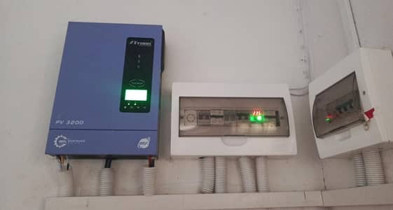 Fronus Platinum 3200 pv 8 panal lag sakta hy 24 V hy Working all ok