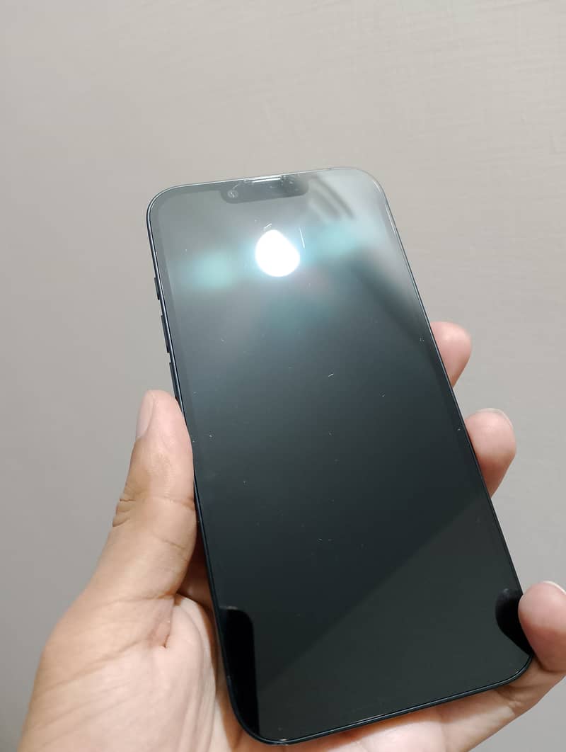 Apple iPhone 16e 1