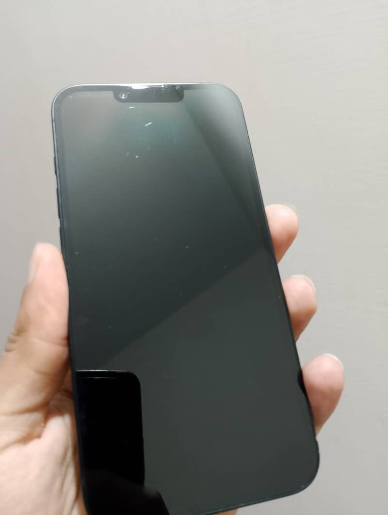 Apple iPhone 16e 3
