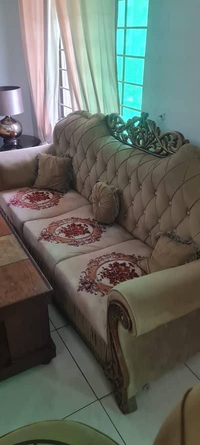 Luxury wooden 5 seater Sofa set for drawing room.