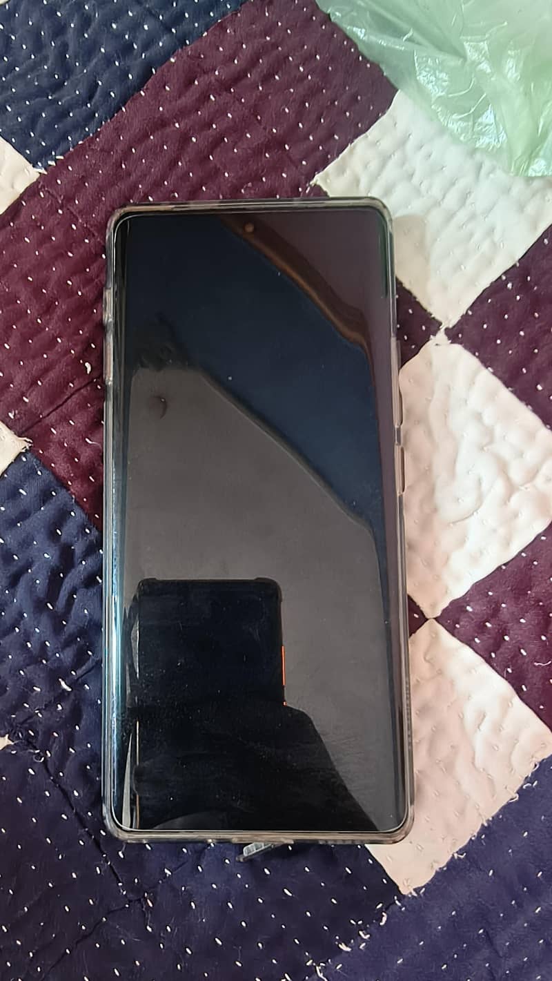 Tecno CAMON 40 Pro 1