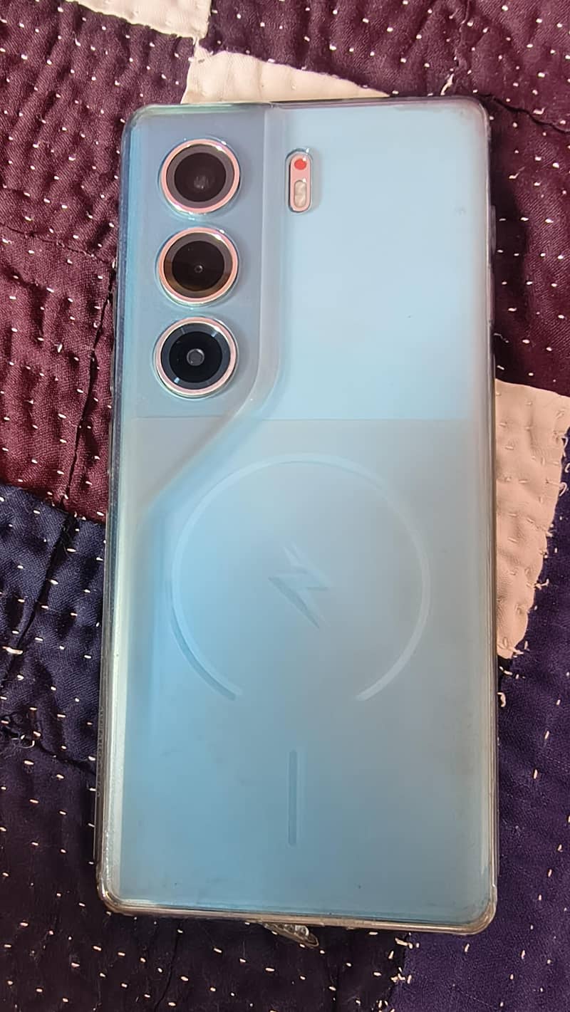 Tecno CAMON 40 Pro 4
