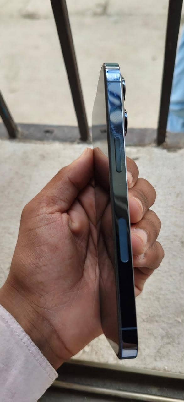 Apple iPhone 13 Pro 2