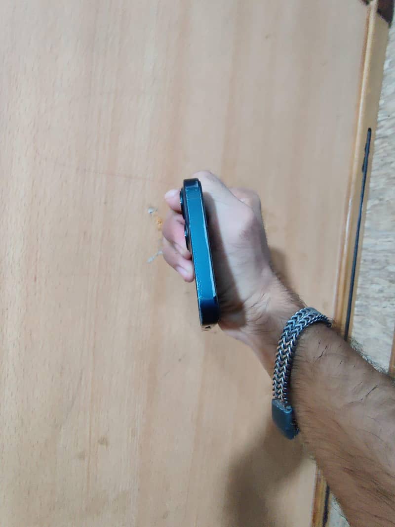 Apple iPhone 13 2
