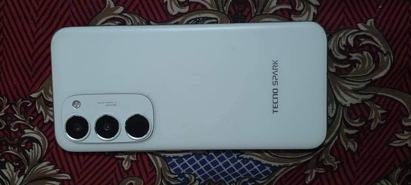 Tecno Spark 40 pro plus 0